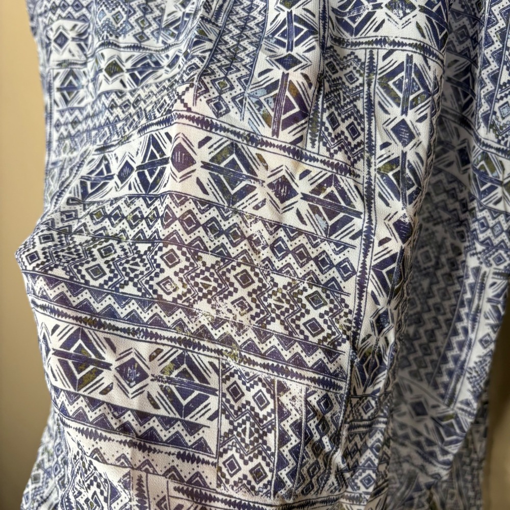 J. Jill Sz XL Petite Blouse Blue White Geometric Tribal Print V-Neck Cap Sleeve - Picture 5 of 6